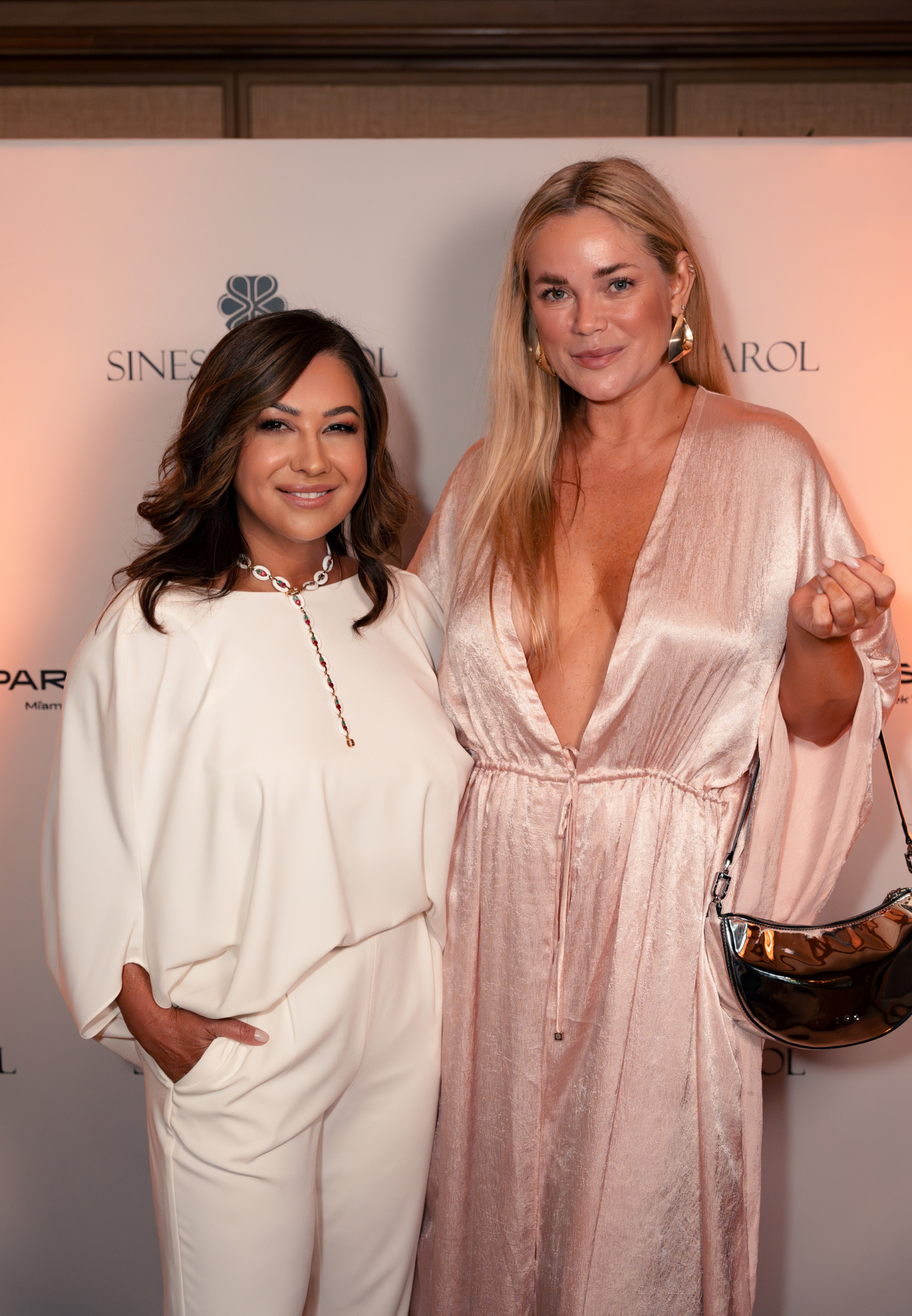 Sinesia Karol Debuts Resort Collection was posted to the gallery